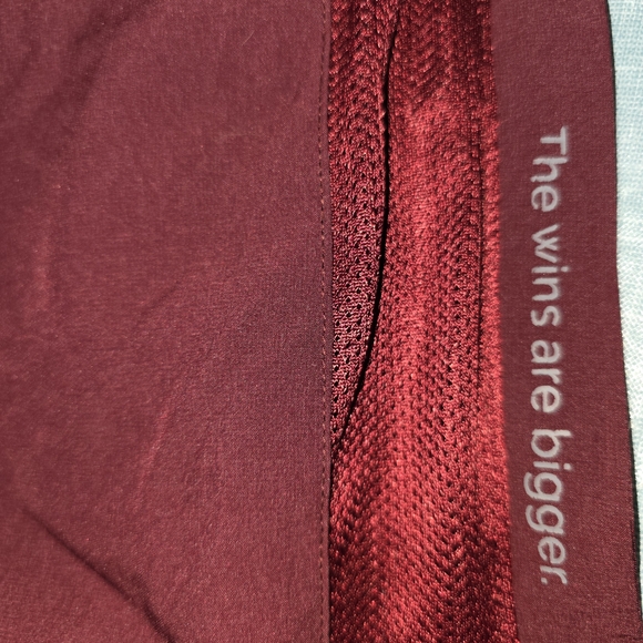 FIGS Sydney Scrub Jacket Maroon Women’s L Technical Collection - Picture 12 of 16